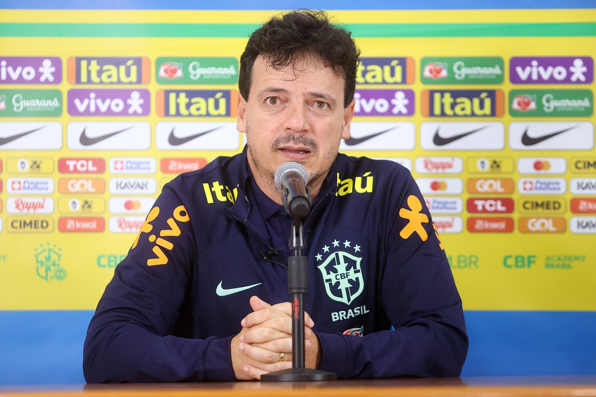 De volta à seleção brasileira, presidente Ednaldo Rodrigues demite o técnico Fernando Diniz