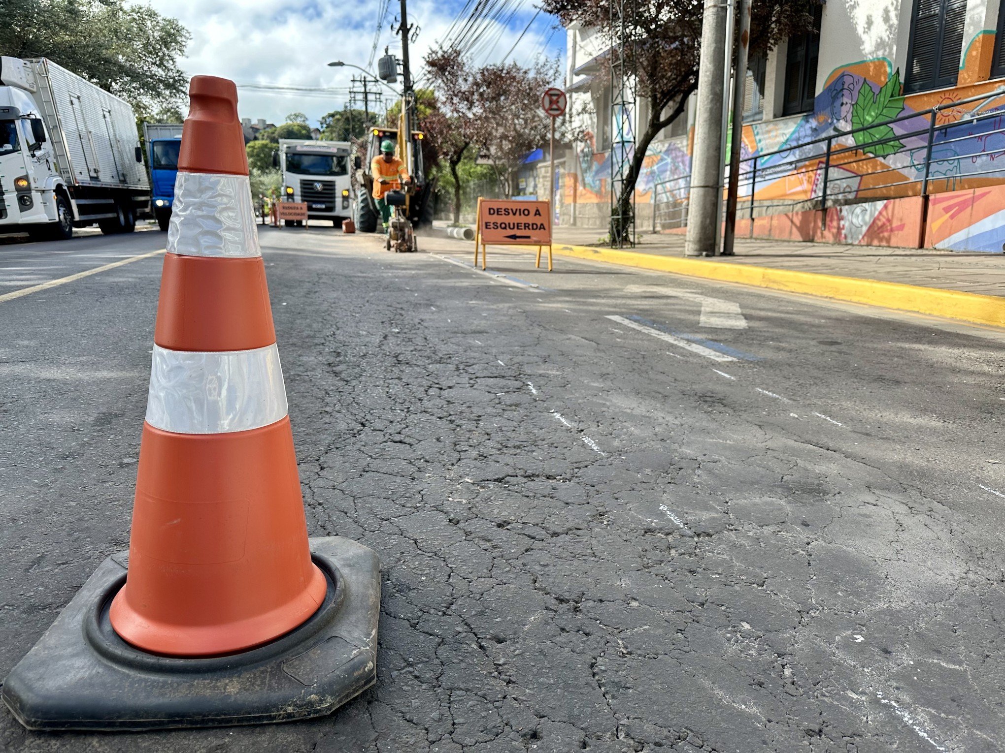 GRAMADO: Rotatória de avenida do Centro terá intervenções e bloqueios; veja desvios