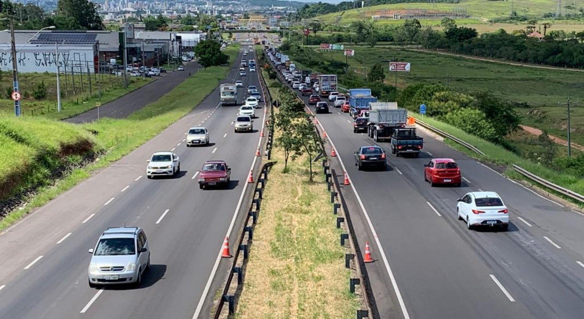 BR-116: Veja os pontos da rodovia que registram lentidão na primeira sexta-feira de 2024