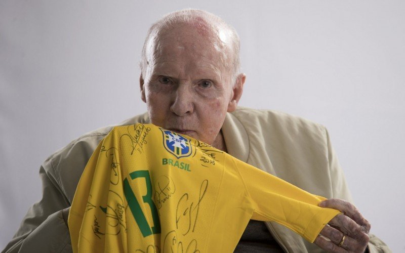 Zagallo esteve em quatro dos cinco títulos da seleção brasileira na Copa do Mundo | abc+