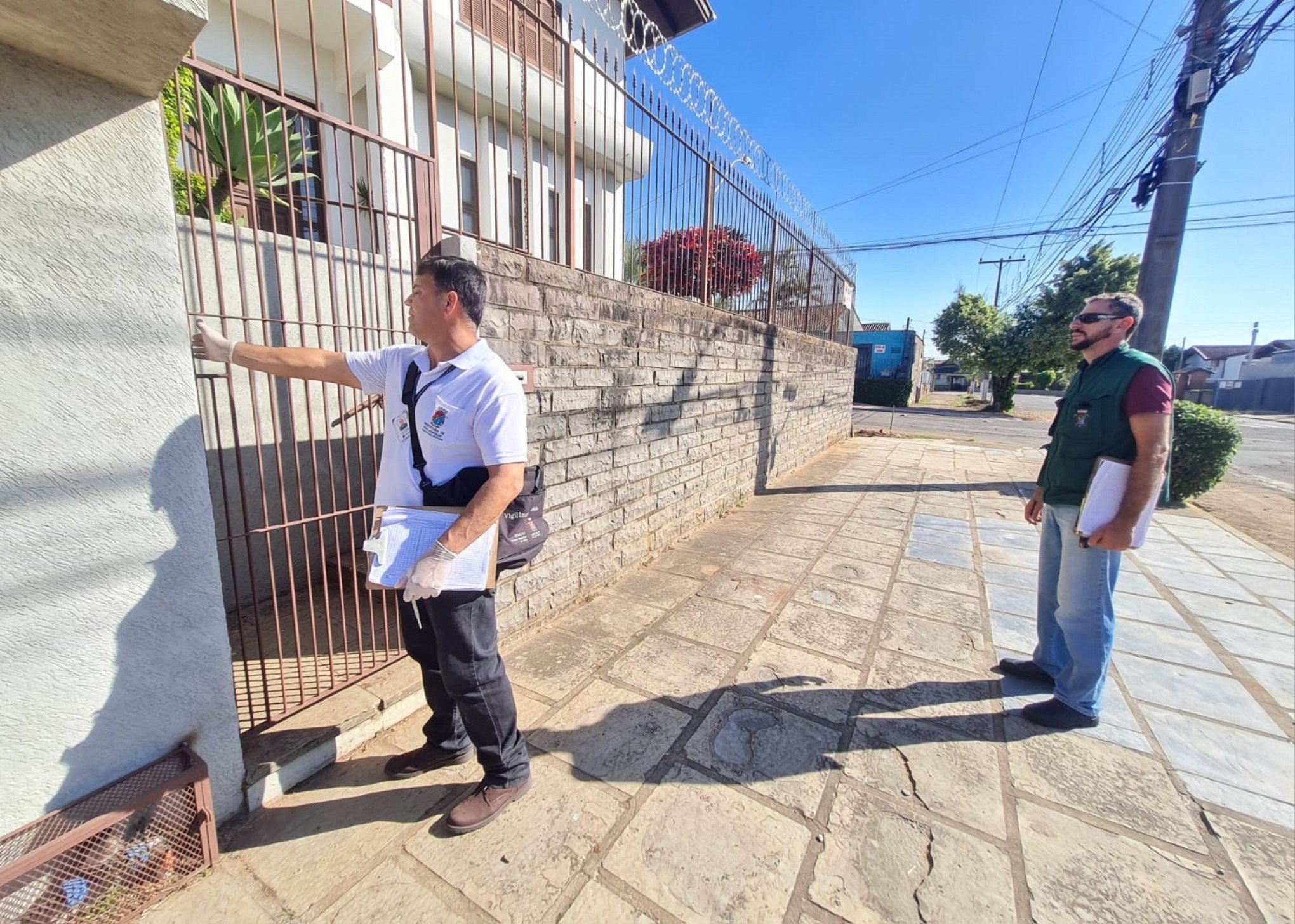 No LIRAa, agentes de endemias visitam residÃªncias e procuram por focos do mosquito Aedes aegypti 