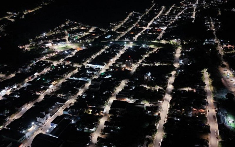 Com uso de lâmpadas de LED, governo municipal projeta redução de custos e melhor iluminação para o município | abc+