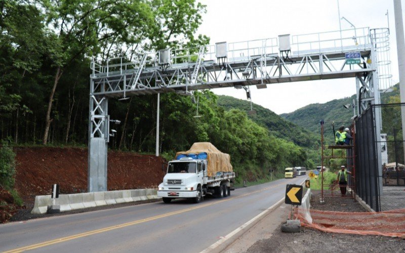 Pórticos do free flow na região começam a operar efetivamente em fevereiro | abc+