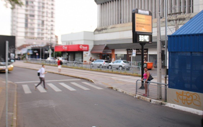 Em Novo Hamburgo, mesmo apÃ³s Ã s 18h, os termÃ´metros marcavam temperaturas acima 30ÂºC | abc+