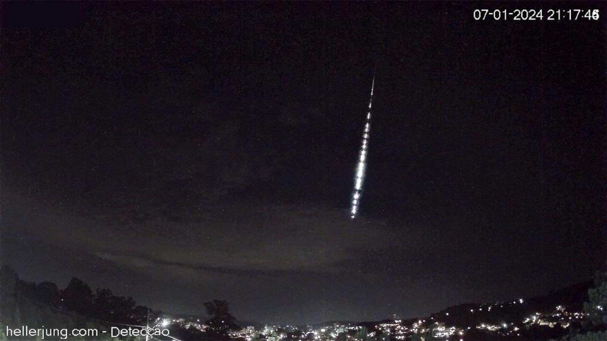 VÍDEO: Primeiro meteoro fireball de 2024 deixa rastro de luz no céu do RS