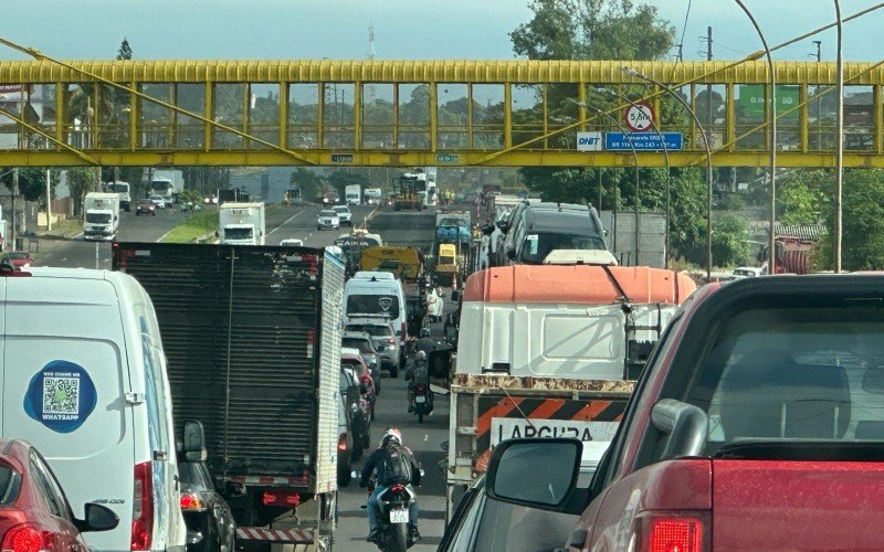 Congestionamento na BR-116 em São Leopoldo | abc+