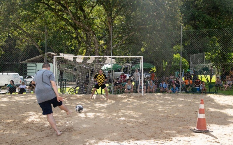 Torneio de pênaltis em Picada Café | abc+