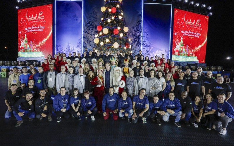 Equipe responsável pela realização do Nativitaten durante a 38ª edição do Natal Luz