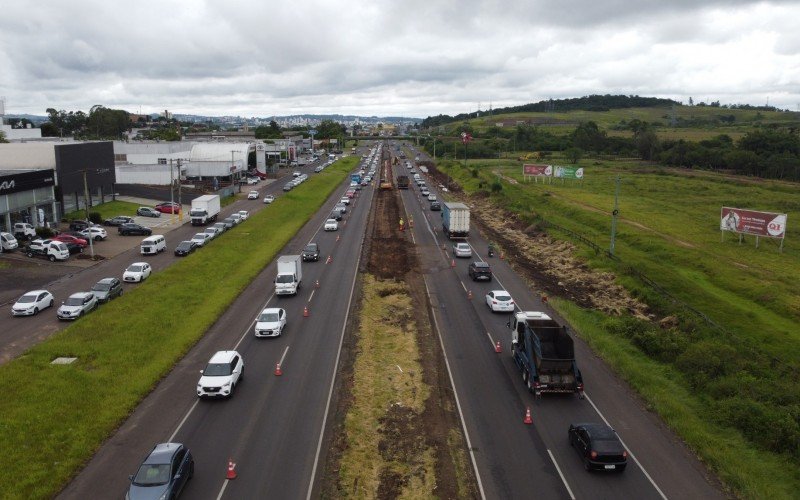 Andamento das obras da terceira faixa da BR-116, entre SÃ£o Leopoldo e Novo Hamburgo, e dos viadutos da RS-240, na Scharlau