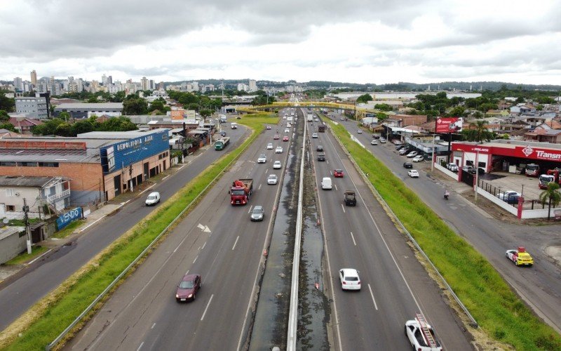 Andamento das obras da terceira faixa da BR-116, entre SÃ£o Leopoldo e Novo Hamburgo, e dos viadutos da RS-240, na Scharlau