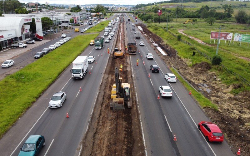 Andamento das obras da terceira faixa da BR-116, entre SÃ£o Leopoldo e Novo Hamburgo, e dos viadutos da RS-240, na Scharlau