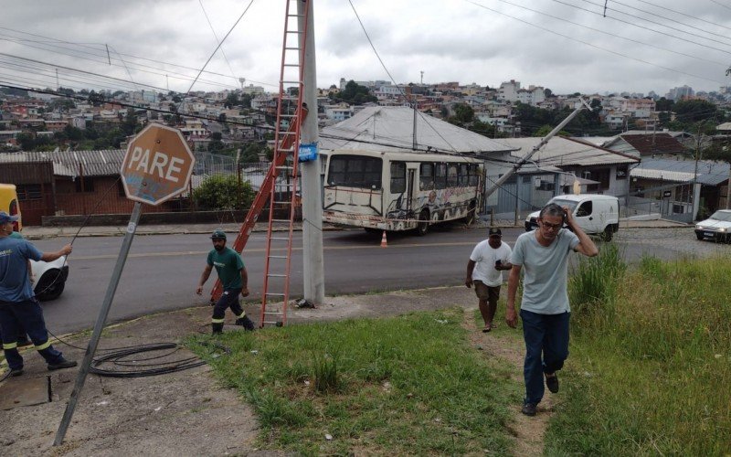 Ônibus invadiu residência na Serra  | abc+