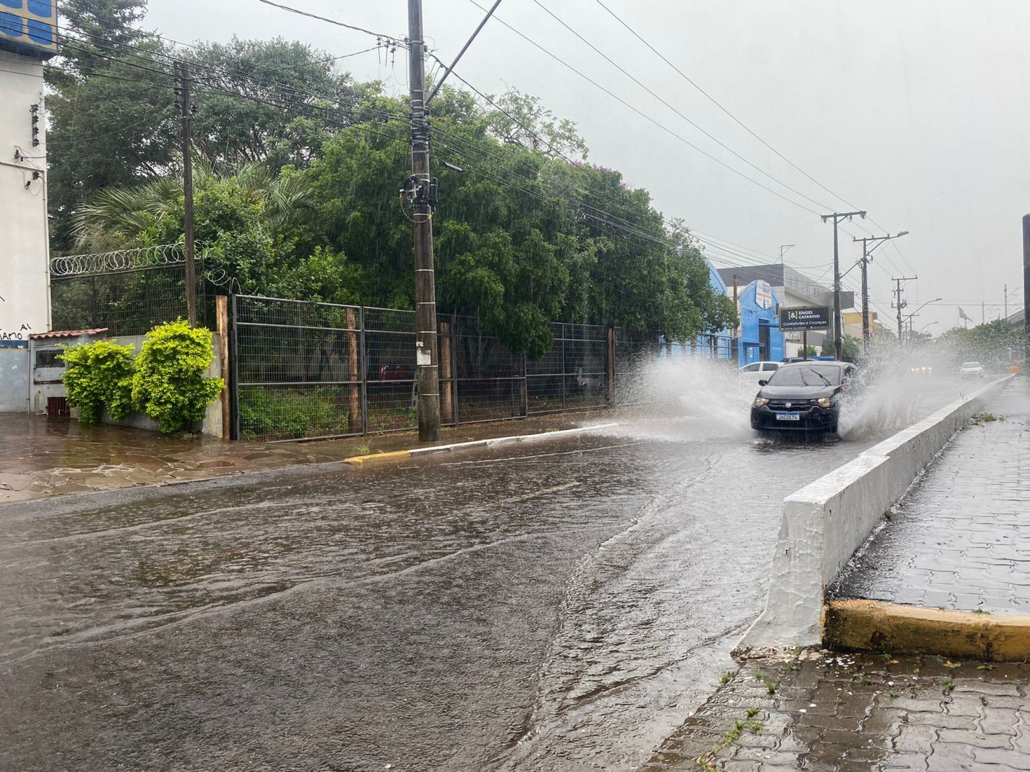 Chuvarada causa alagamentos em Novo Hamburgo; veja imagens