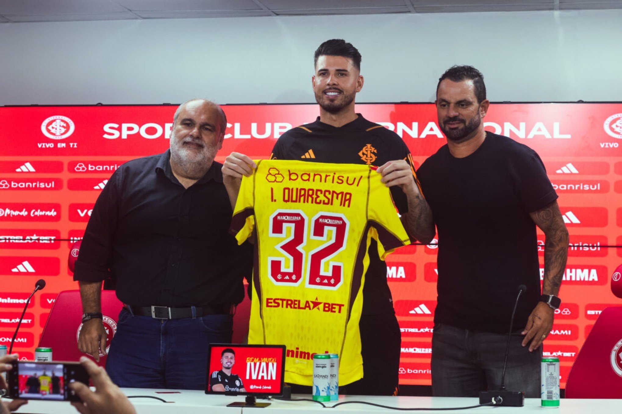 "Vim para somar", diz goleiro Ivan, apresentado nesta quinta-feira