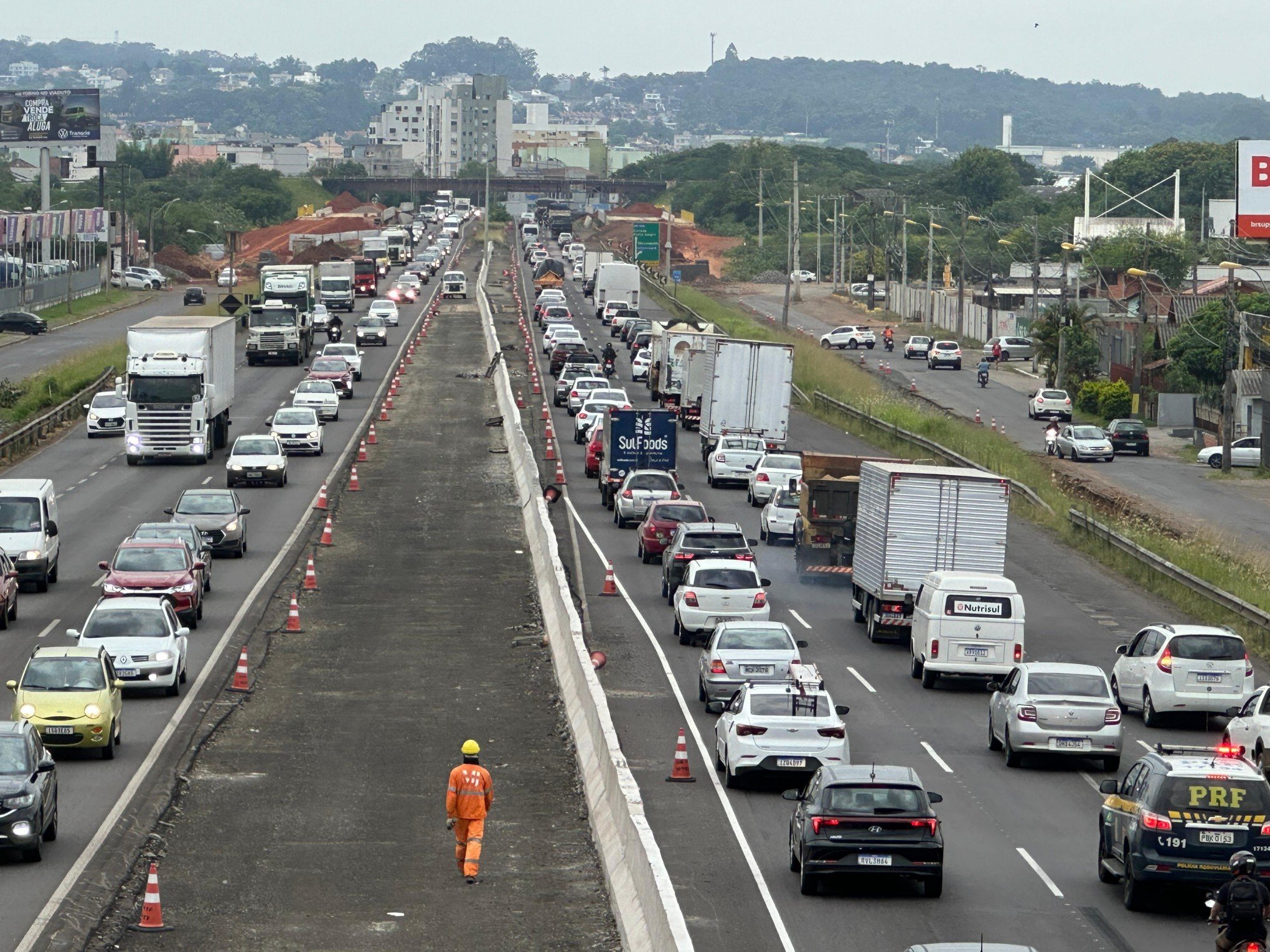 TRÂNSITO: Congestionamentos causados por obras na BR-116 voltam para a rotina dos motoristas no Vale do Sinos