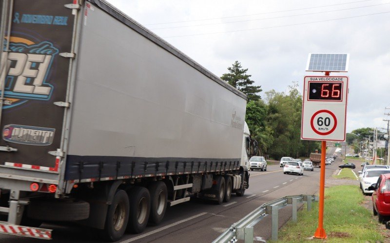 Controladores de velocidade tem finalidade educativa, cuja intenção é estimular a redução de velocidade pelos motoristas que trafegam pelo local | abc+