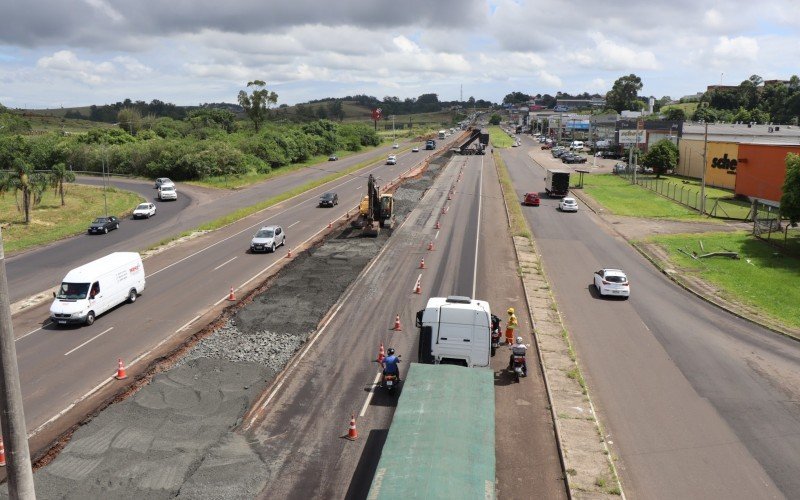 Congestionamento na BR-116 Ã© motivado pelo avanÃ§o das obras de construÃ§Ã£o da terceira via, em Novo Hamburgo