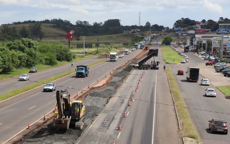 Congestionamento na BR-116 Ã© motivado pelo avanÃ§o das obras de construÃ§Ã£o da terceira via, em Novo Hamburgo