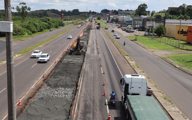 Congestionamento na BR-116 Ã© motivado pelo avanÃ§o das obras de construÃ§Ã£o da terceira via, em Novo Hamburgo