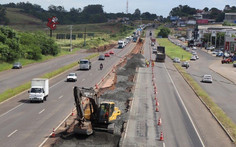 Congestionamento na BR-116 Ã© motivado pelo avanÃ§o das obras de construÃ§Ã£o da terceira via, em Novo Hamburgo