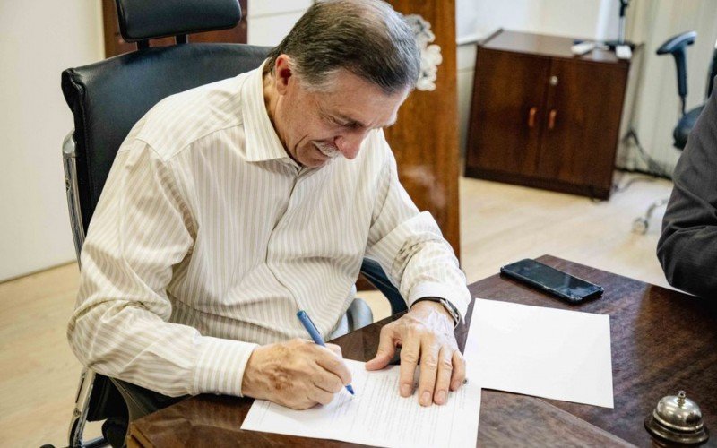 Vereadores rejeitam por unanimidade impeachment do prefeito Adiló Didomenico (PSDB) | abc+