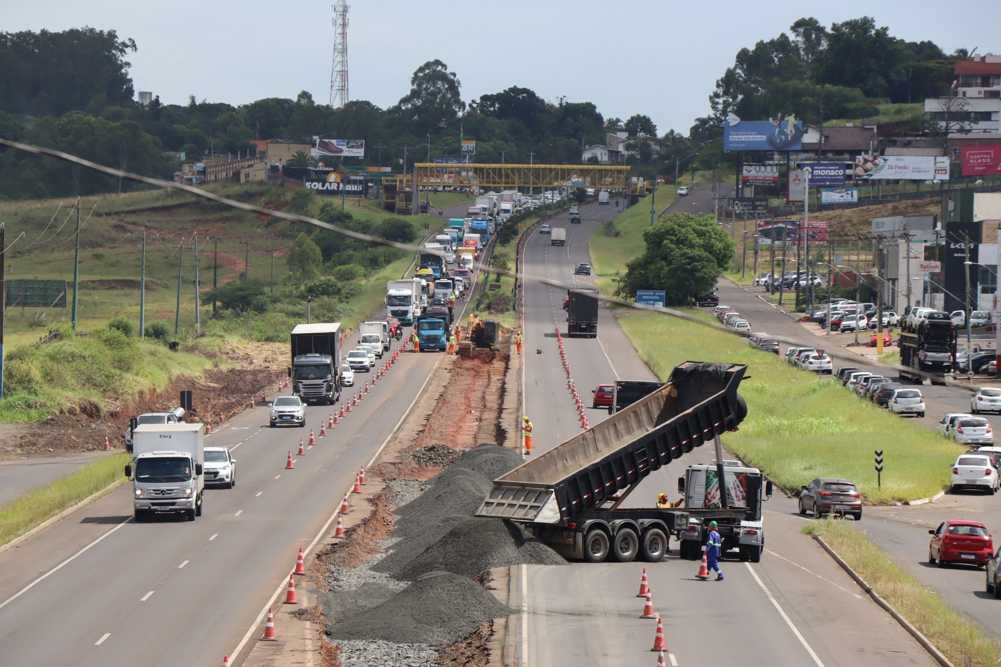 BR-116: Entenda o que causa congestionamento na rodovia nesta sexta-feira e confira rotas alternativas