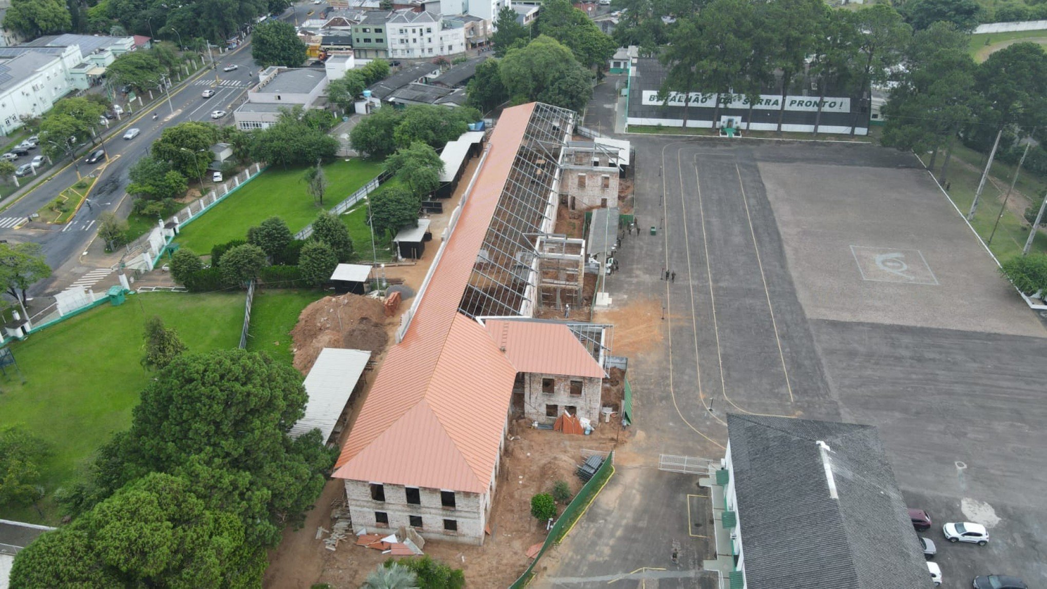 Andamento das obras do prÃ©dio de comando do 19Âº BIMtz - fotos aÃ©reas