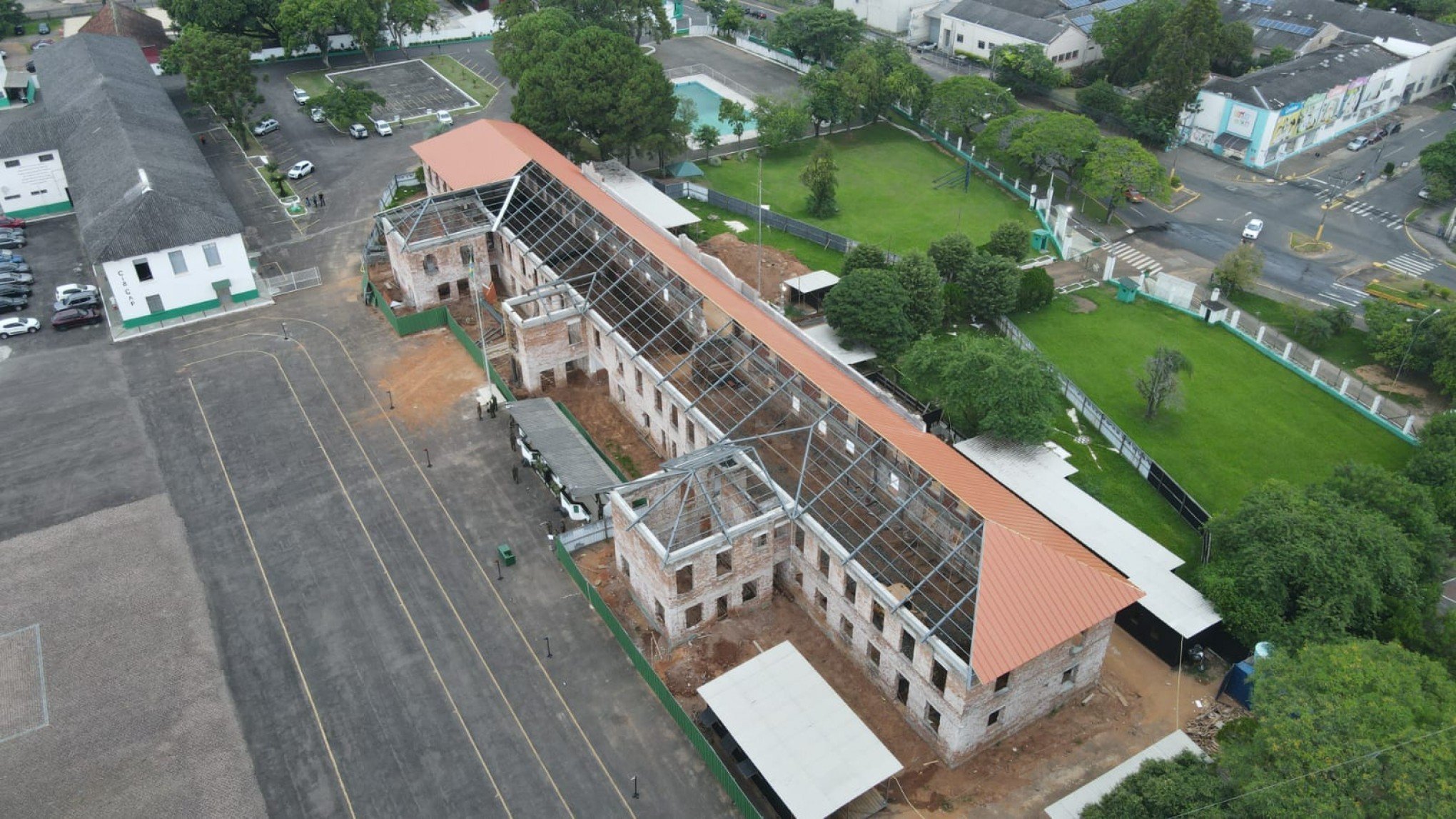 Andamento das obras do prÃ©dio de comando do 19Âº BIMtz - fotos aÃ©reas