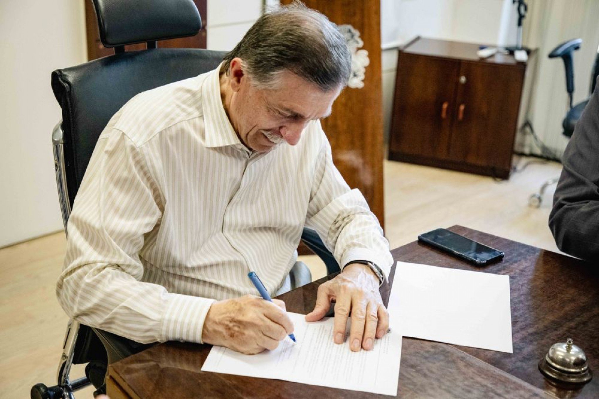 Vereadores de Caxias do Sul rejeitam por unanimidade pedido de cassação do prefeito Adiló