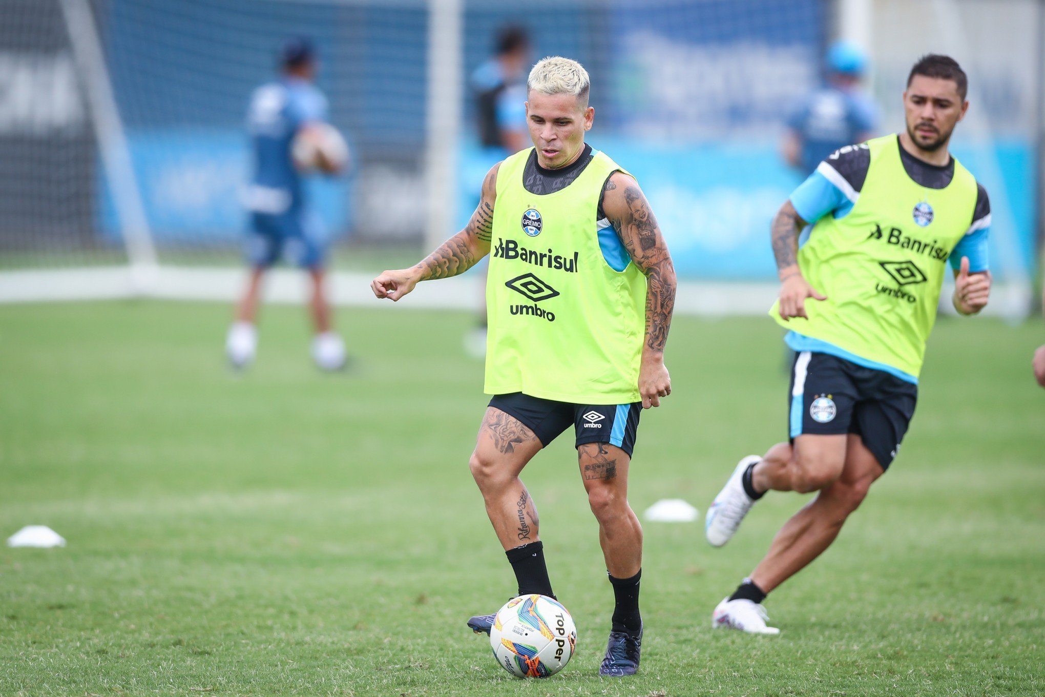 Grêmio realiza treino coletivo e Renato Gaúcho testa Soteldo centralizado no meio de campo