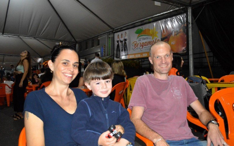 Fred Lamb, Viviane Hanauer e Lucca  Hanauer Lamb na Festa de  SÃ£o SebastiÃ£o