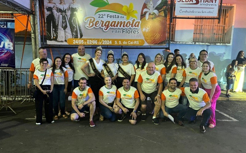 ComissÃ£o organizadora da Festa da Bergamota, presidente (Elton Sebastiany), Prefeito JÃºlio Campani e Soberanas participaram da Festa de SÃ£o SebastiÃ£o no primeiro esquenta para a festa.