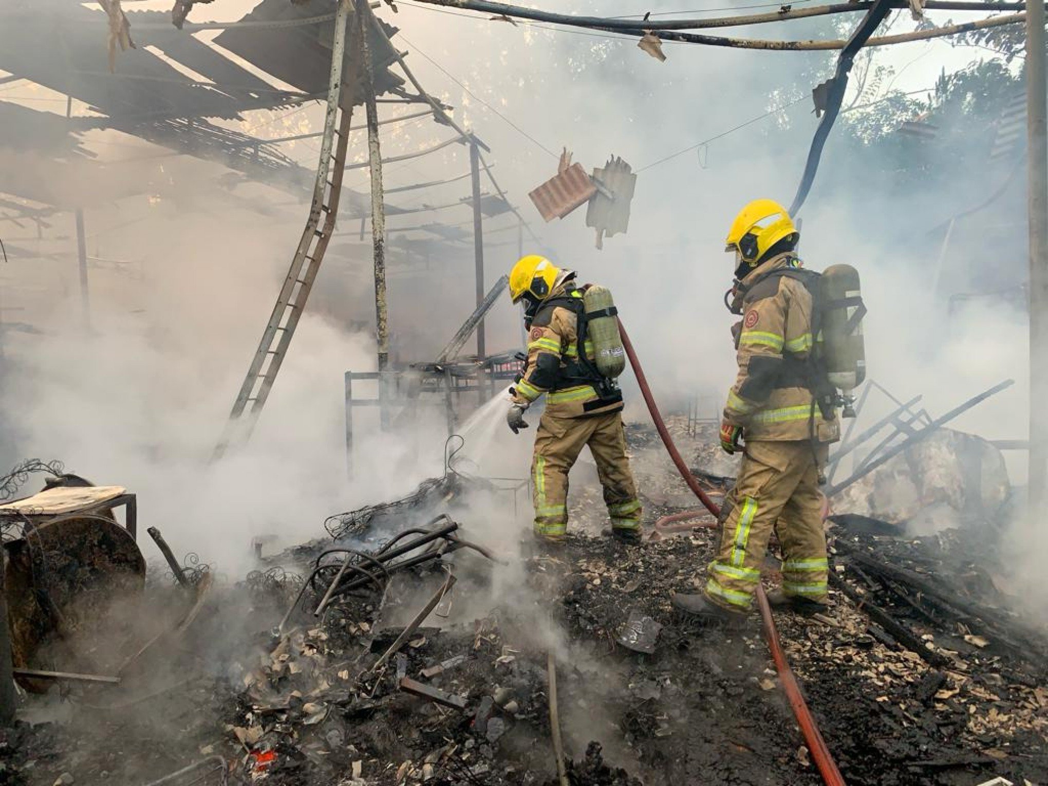 Incêndio destruiu comércio de sucatas em Montenegro | abc+