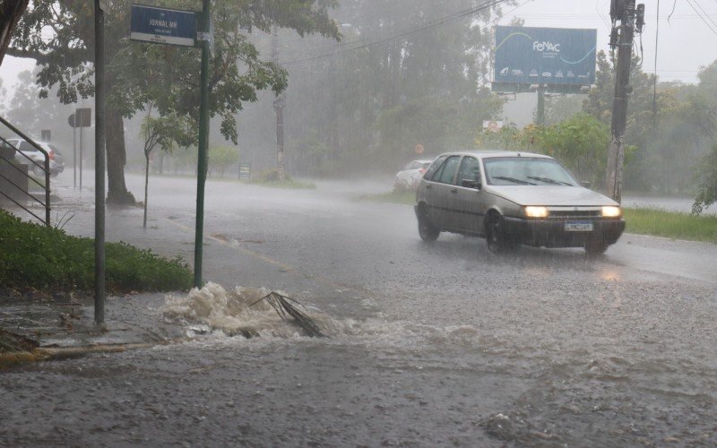 Chuva que atingiu região causou transtornos no domingo (14) em Novo Hamburgo | abc+