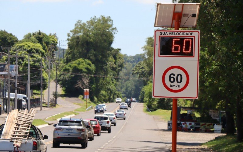 Controlador de velocidade é respeitado e comerciante que trabalha às margens da rodovia observa respeito ao equipamento  | abc+