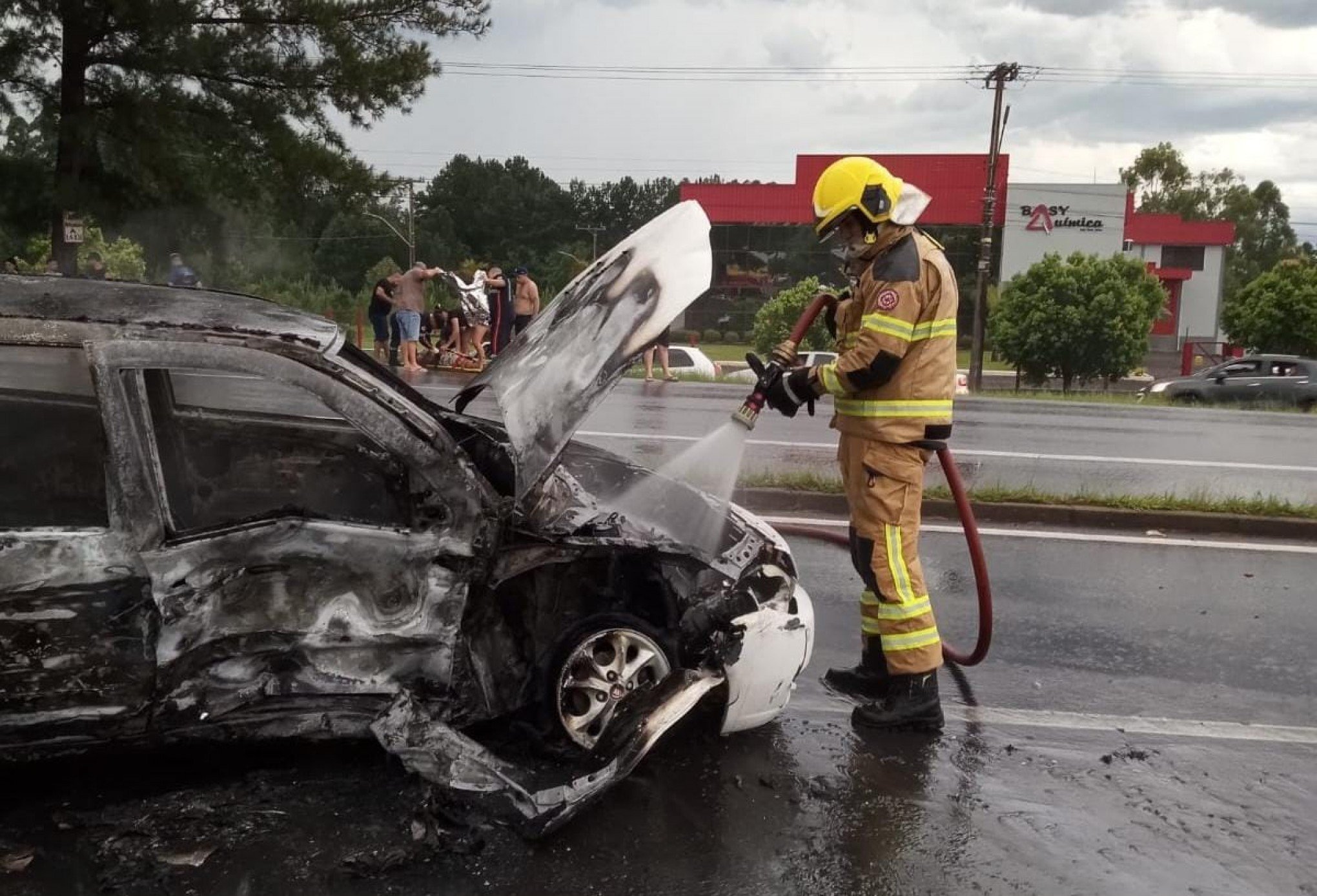 ACIDENTE DE TRÂNSITO: Colisão incendeia veículos em acidente com oito vítimas na RS-239 em Sapiranga