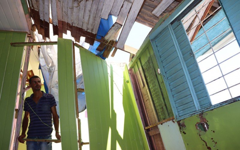 Em Campo Bom, 20 casas foram destelhadas, uma delas é da família de Luciano Ferreira, no Bairro Operária | abc+