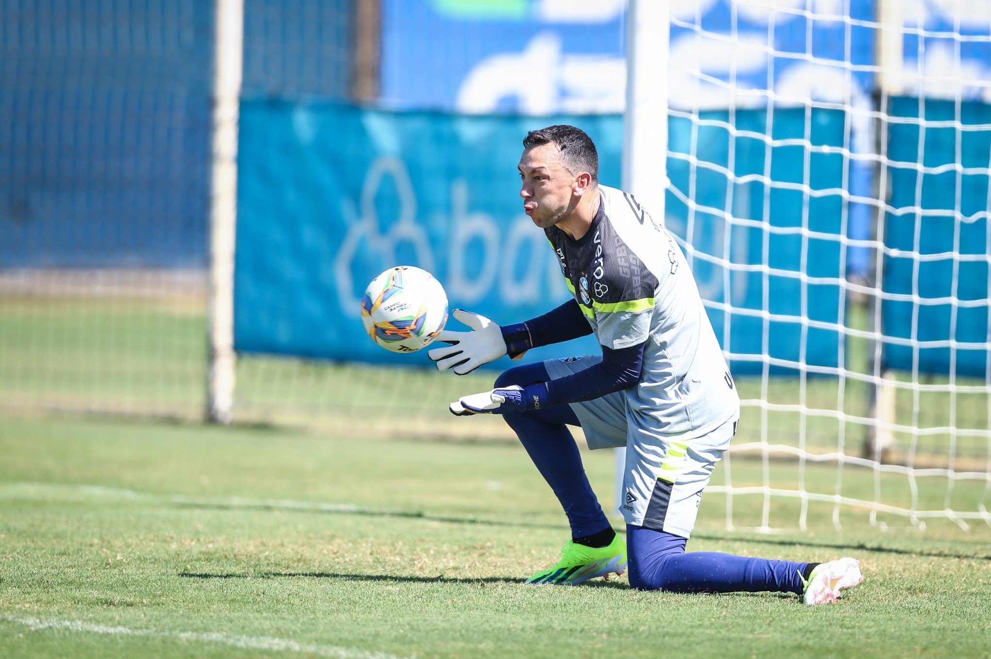 Marchesín é afastado dos treinos e aumenta rumor de que pode deixar o Grêmio