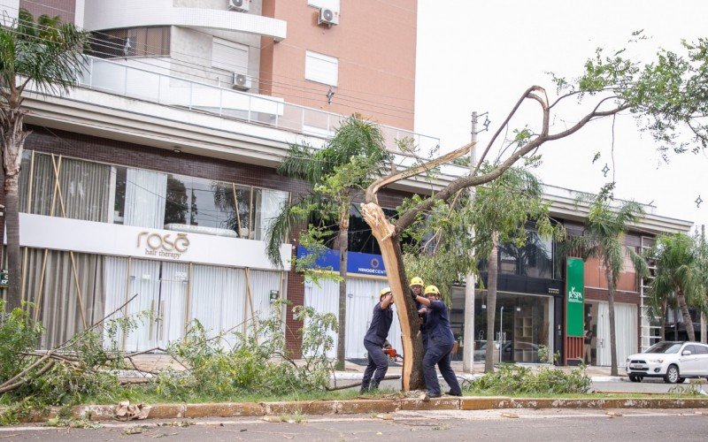 Em Canoas, municÃ­pio trabalha para reerguer cidade apÃ³s temporal