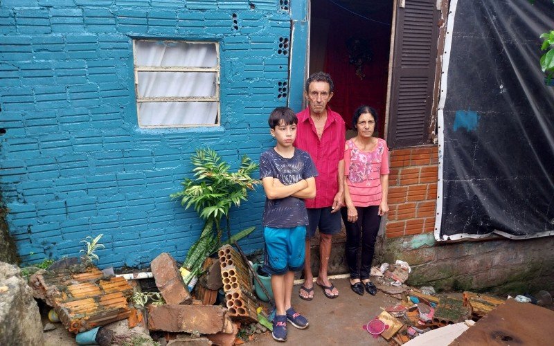 Yuri Matheus da Silveira Vargas com os avÃ³s Osmarino Vargas da Silva e Jurema Silveira Vargas 