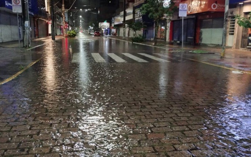 Região central de São Leopoldo teve pontos de alagamento após a chuvarada do fim da noite | abc+