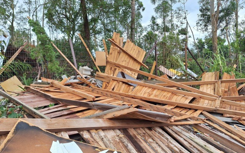 Casa fica destruÃ­da em Taquara durante temporal 