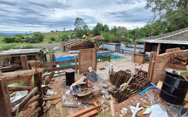 Casa fica destruÃ­da em Taquara durante temporal 