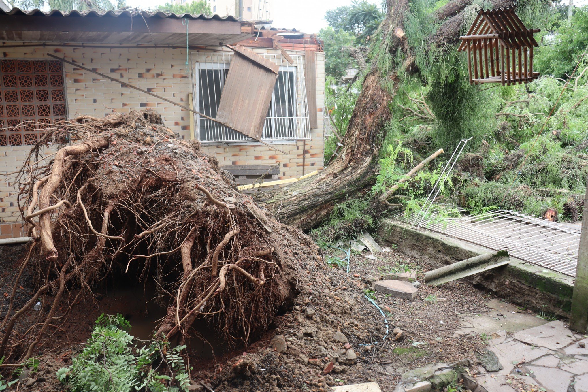 TEMPESTADE: prefeituras contabilizam estragos provocados pelo temporal na região