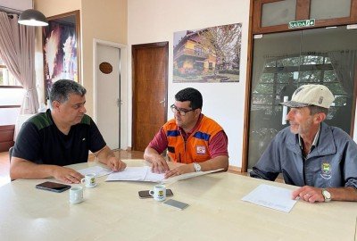 Reunião em Canela para tratar da compra de materiais