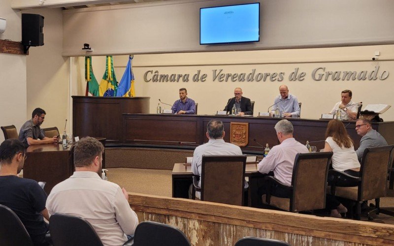 Em sessão extraordinária, vereadores aprovaram abertura de procedimento