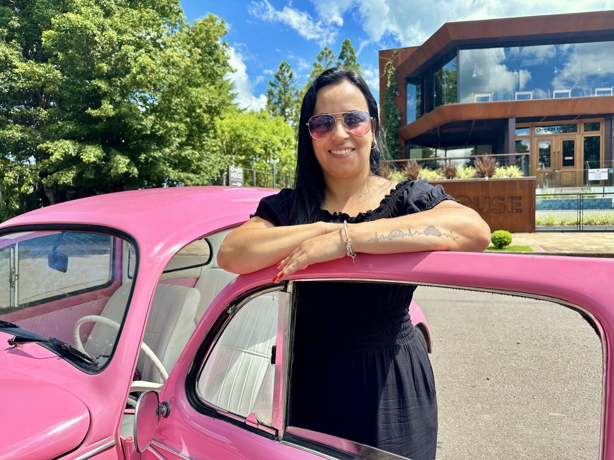 FUSCA: Conheça a história da moradora de Canela que tem o amor pelo veículo eternizado na pele