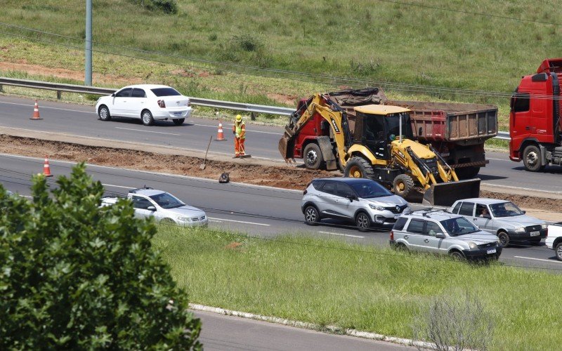 Obras de construção da terceira faixa da BR-116 deixam trânsito lento | abc+