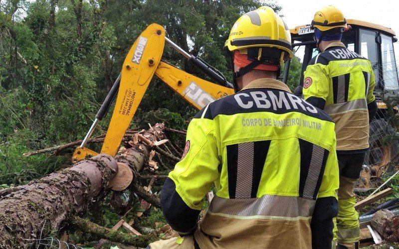 ForÃ§a-tarefa montada em Canela para atender aos chamados em decorrÃªncia do temporal 