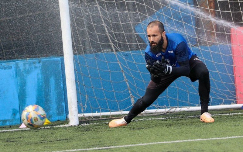 Goleiro artilheiro Fábio Rampi soma 34 gols pelo Zequinha | abc+